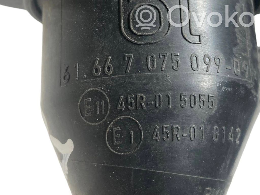 Logu šķidruma tvertnes aizpildīšanas caurule