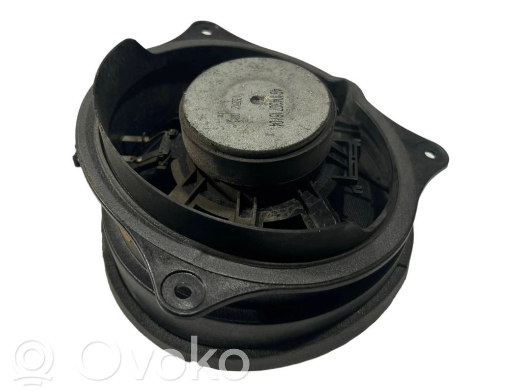 Speaker(s) in front door