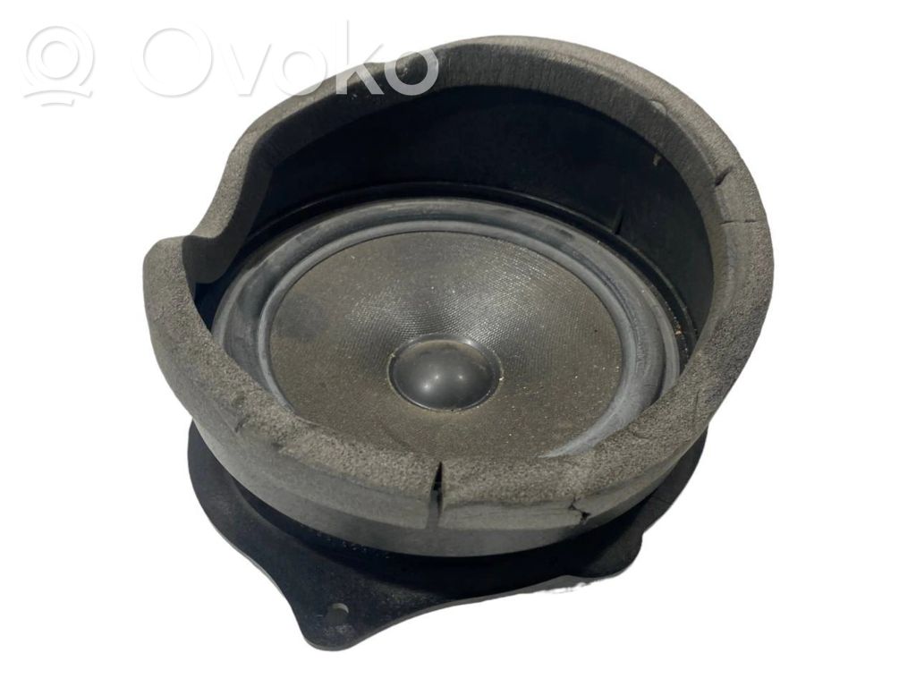 Speaker(s) in front door