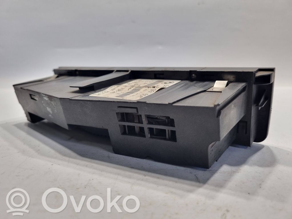 Air conditioning / climate control / interior heating control unit (in the passenger compartment)