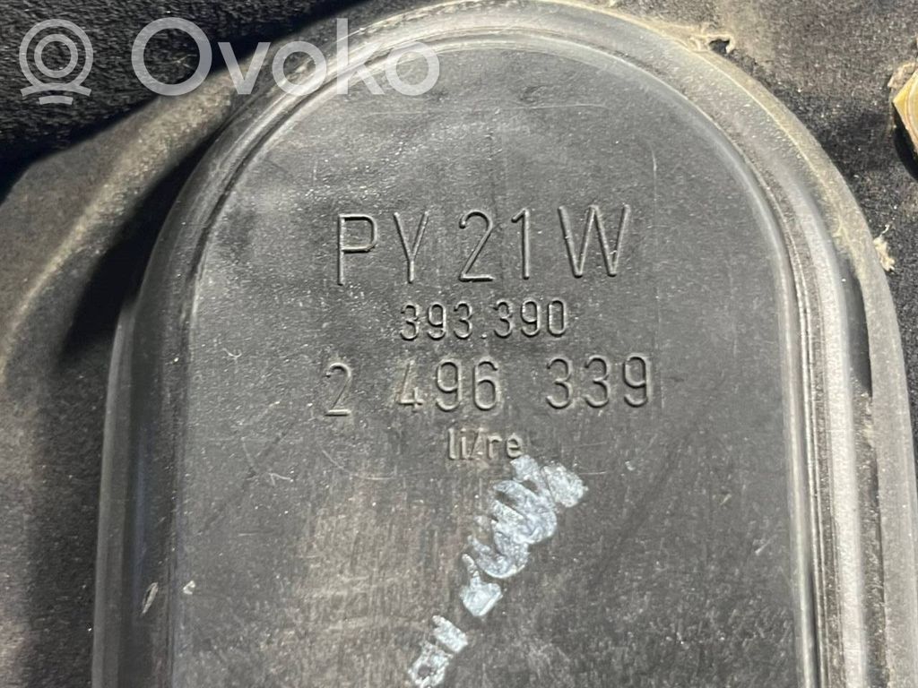 Задний фонарь в кузове