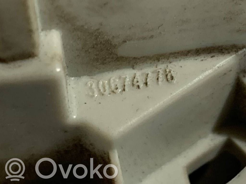 Aizmugurējā luktura detaļa