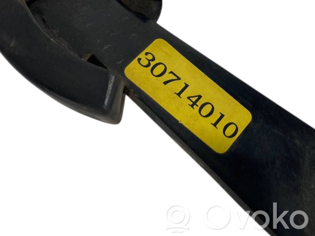 Rokas bremzes mehānisms (salonā)