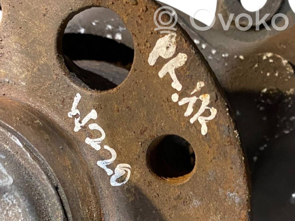 Priekšējā riteņa rumbas vārpstas šarnīrs (stupica, capfa)