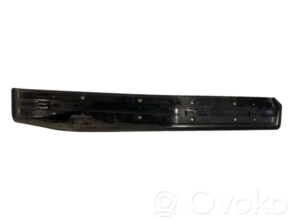 Rear door sill trim (inner)