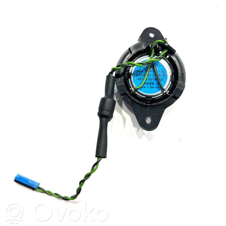 Augsto frekvenču skaļrunis (-i) priekšējās durvīs