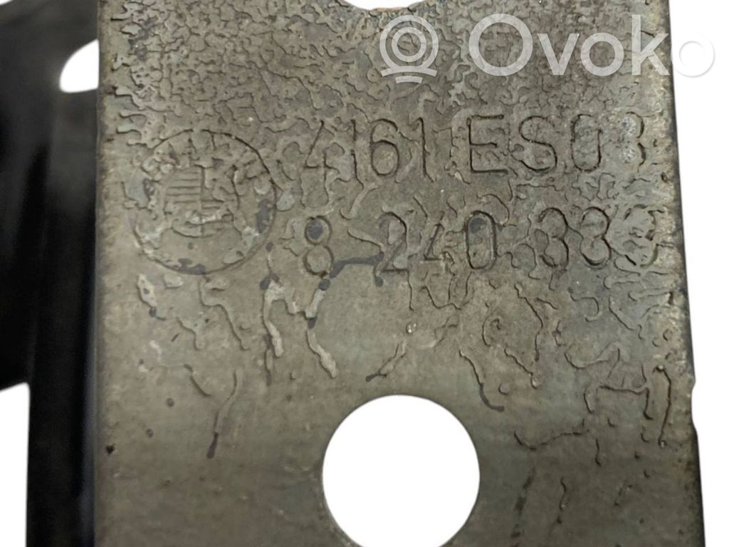 Dzinēja pārsega eņģe (-es)