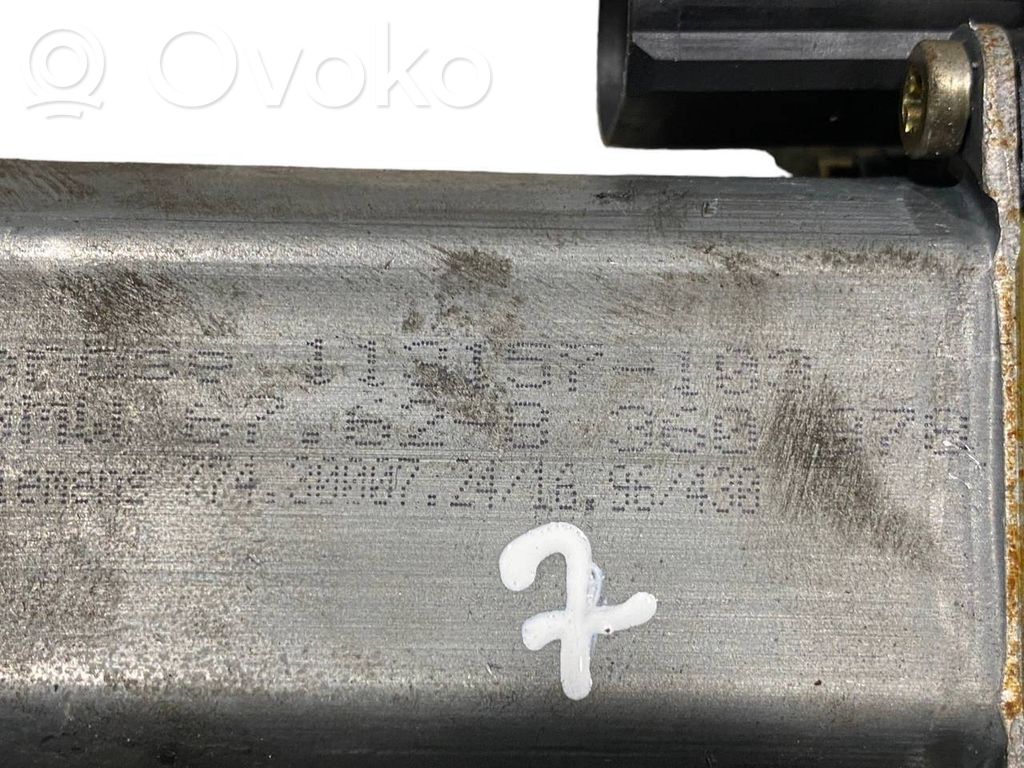 Priekšpusē elektriskā loga pacelšanas mehānisma komplekts