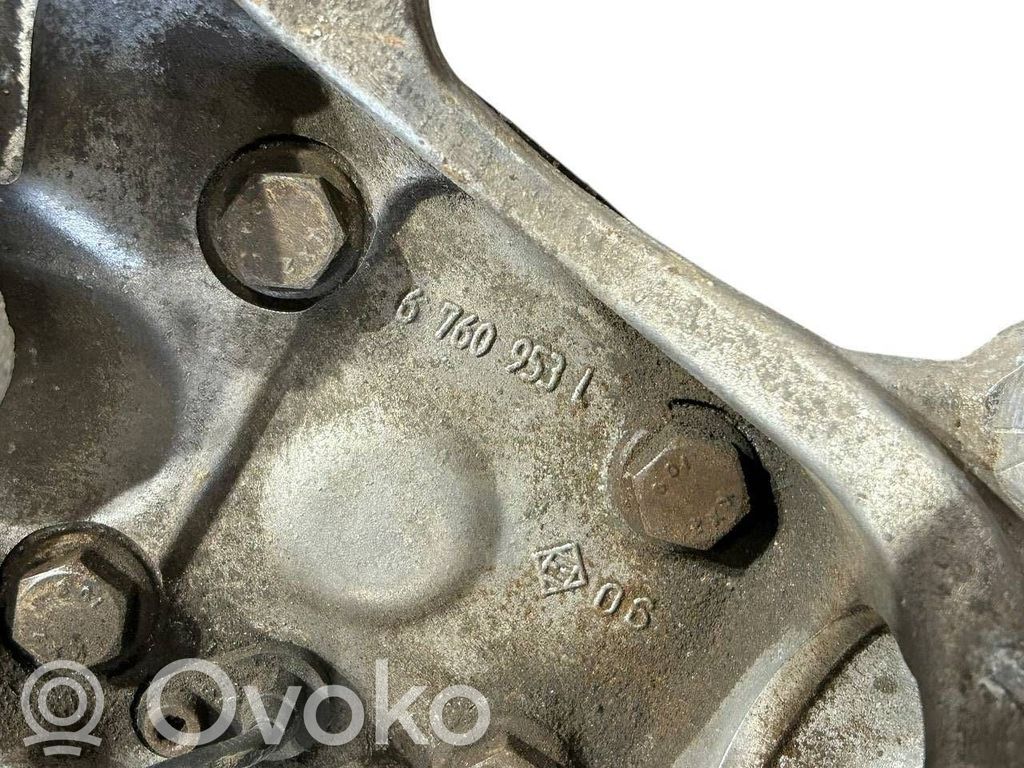 Priekšējā riteņa rumbas vārpstas šarnīrs (stupica, capfa)