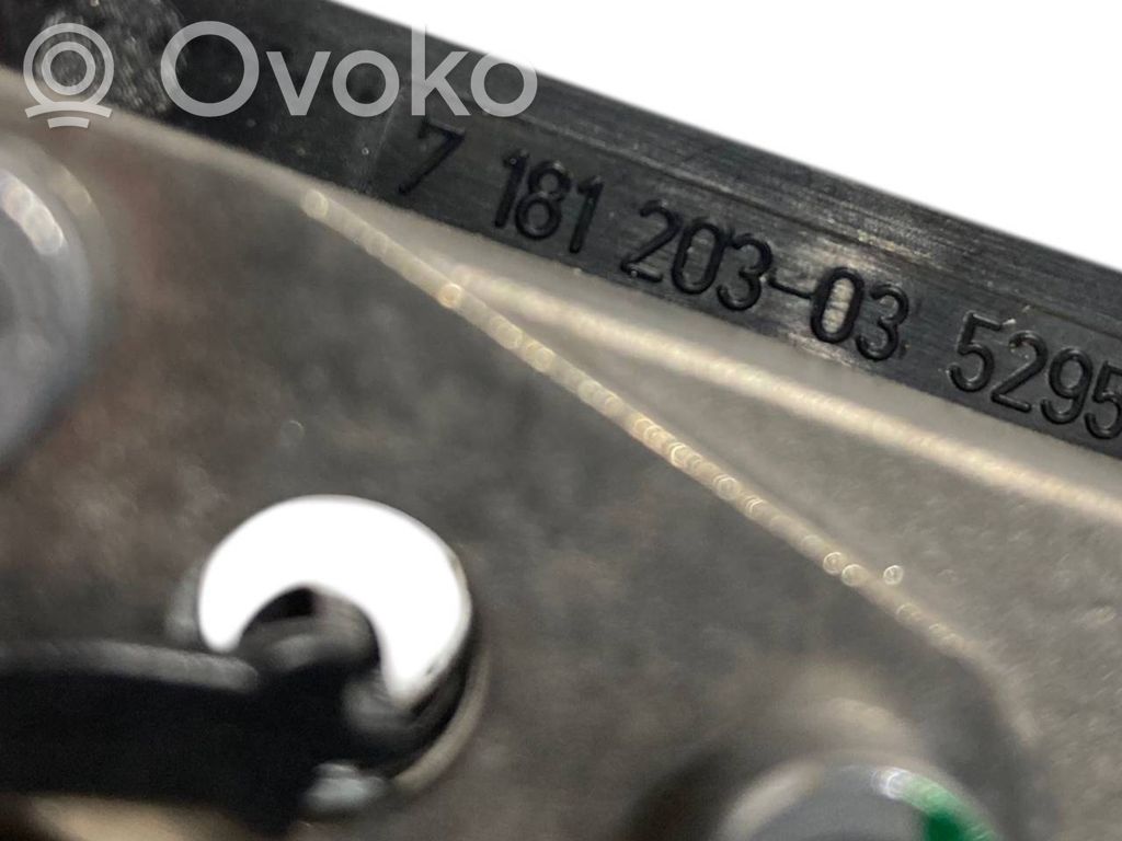 Roof lock