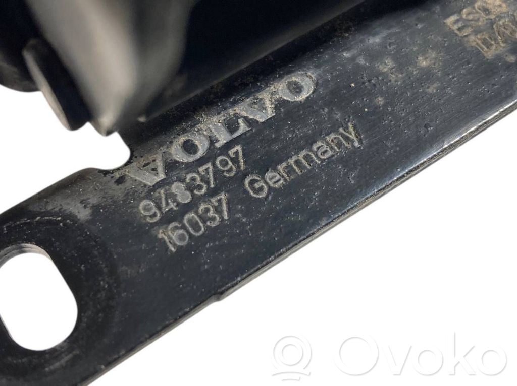 Aizmugurējā pārsega eņģe (-ess)