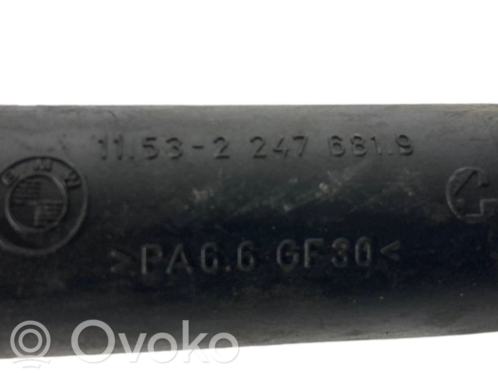 Caurulīte (-es) / šļūtene (-es)