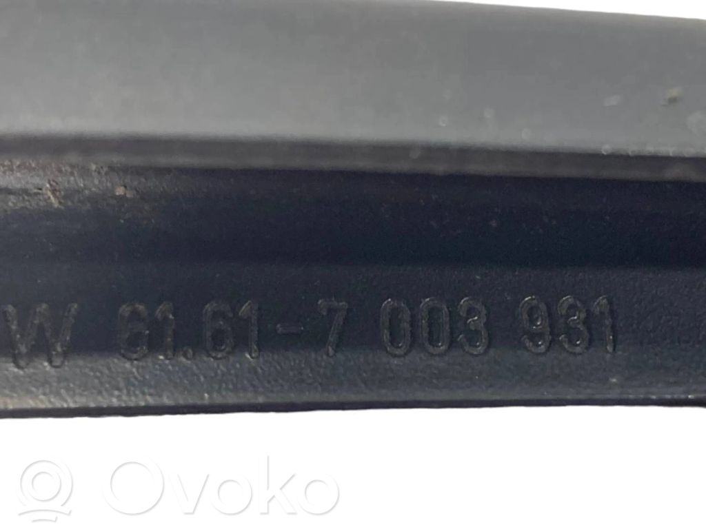 Priekšējā loga tīrītāja kājiņa