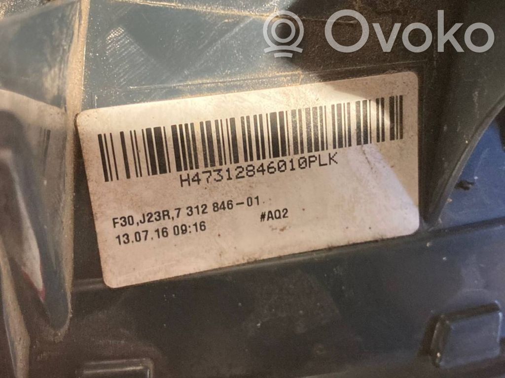 Задний фонарь в кузове