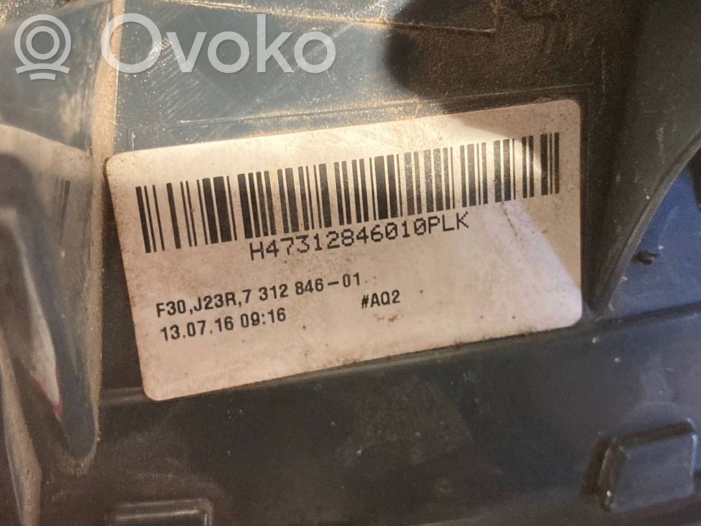 Aizmugurējais lukturis virsbūvē