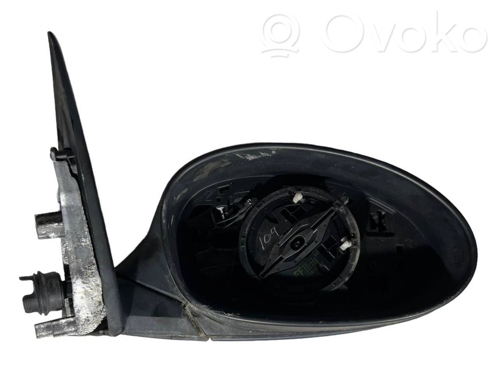 Mirror (electrically controlled)