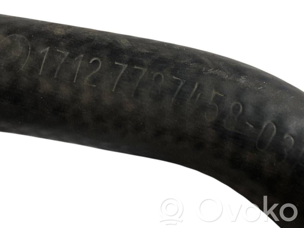 Caurulīte (-es) / šļūtene (-es)