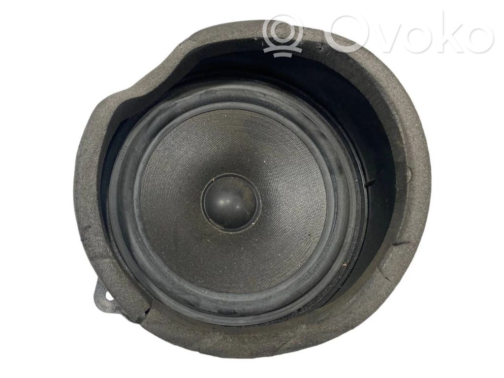 Speaker(s) in front door