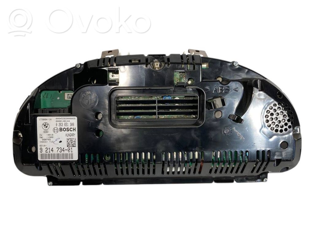 Speedometer (in the instrument panel)