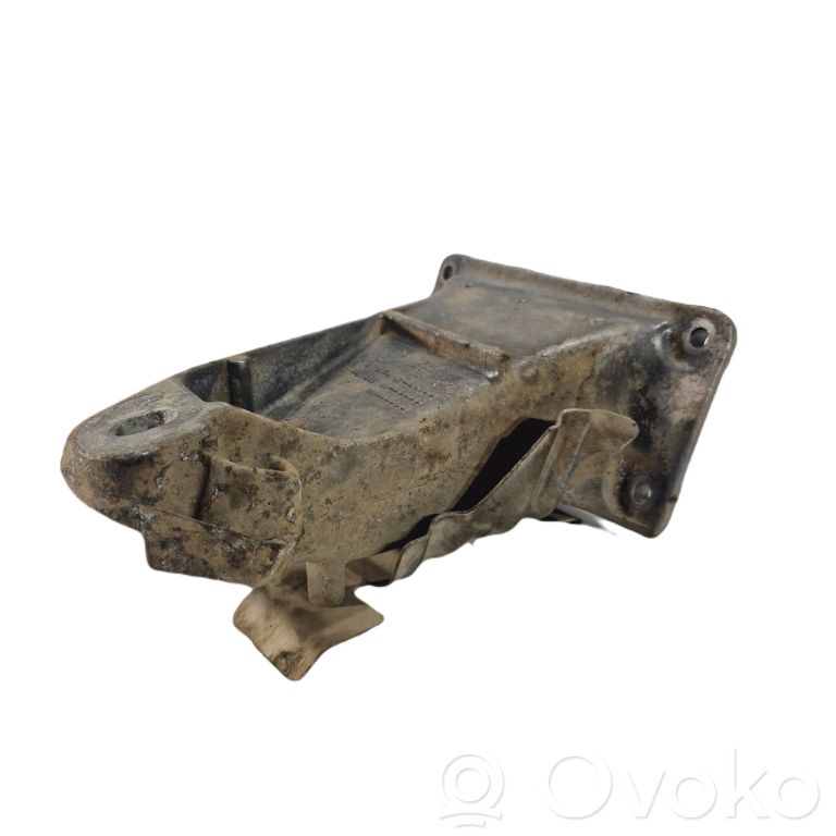 Engine mounting bracket