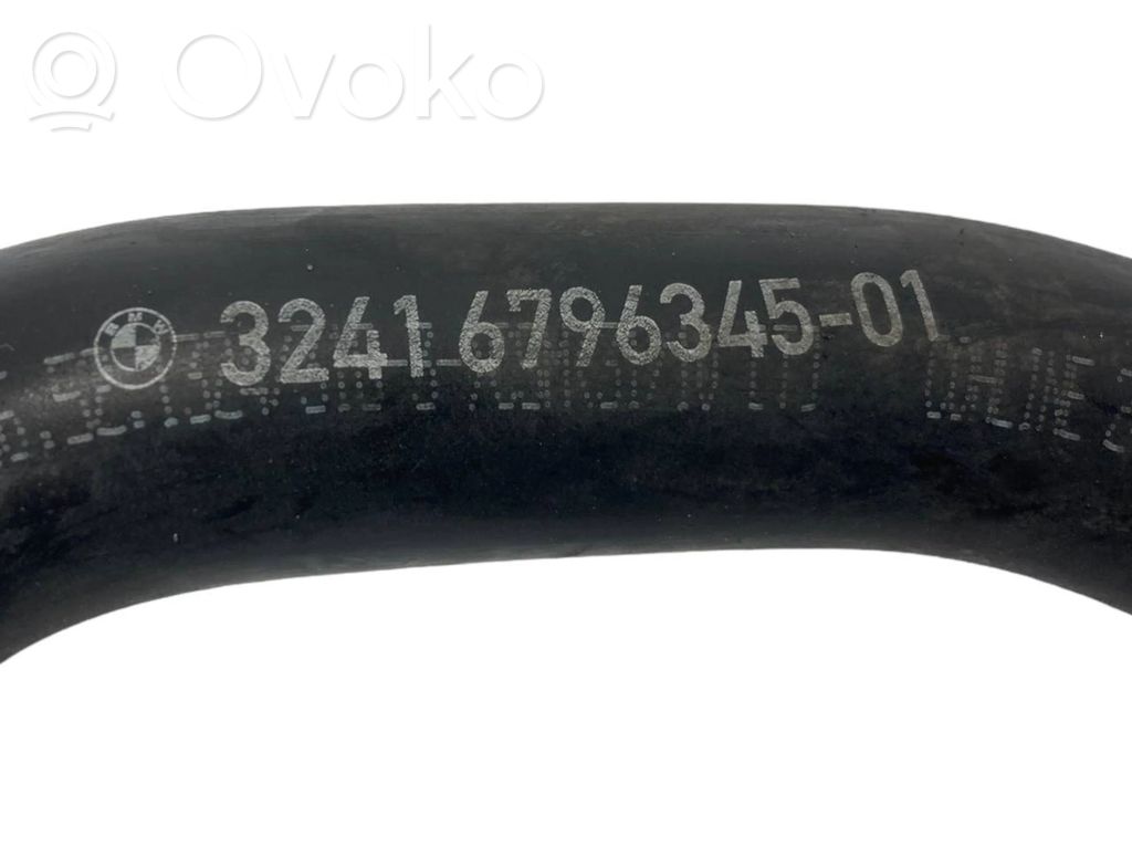 Caurulīte (-es) / šļūtene (-es)