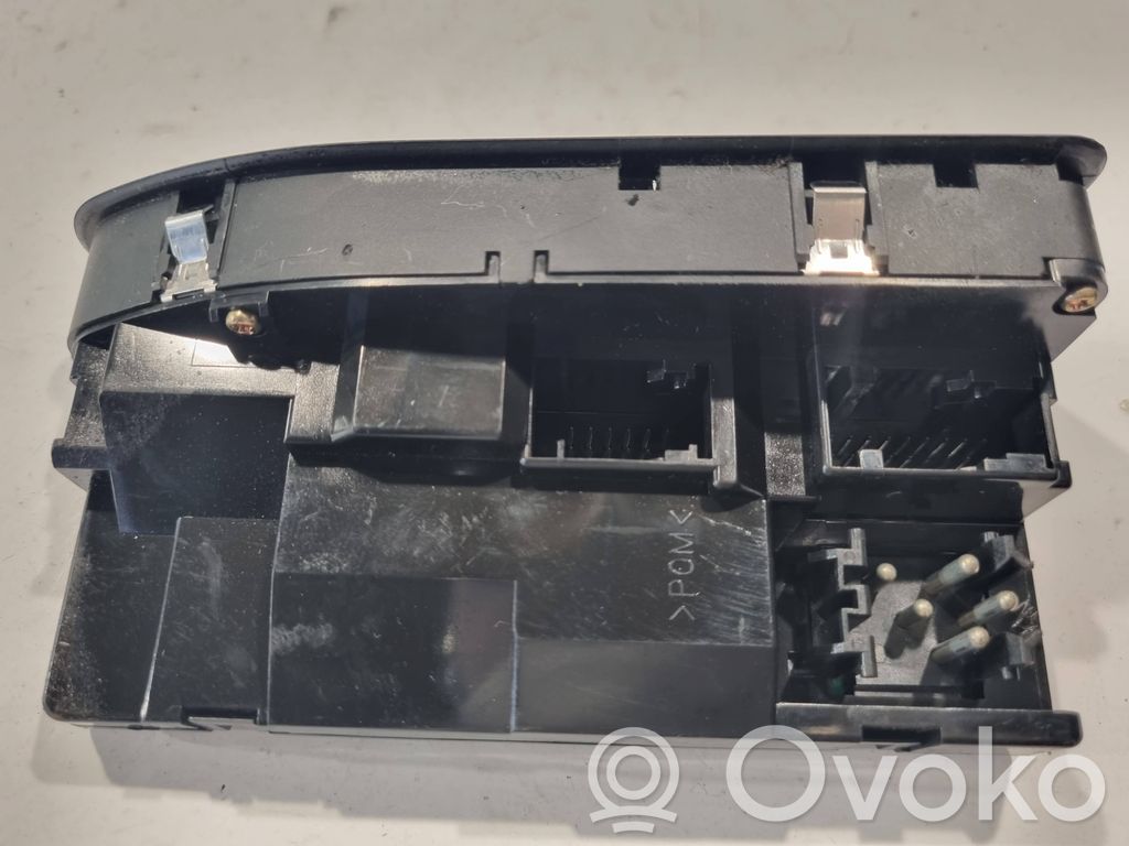Window lift control switch(es)