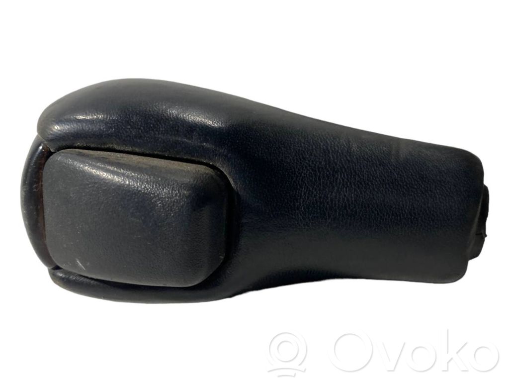 Ātrumu pārslēgšanas sviras dekoratīvā apdare (āda, uzgalis)