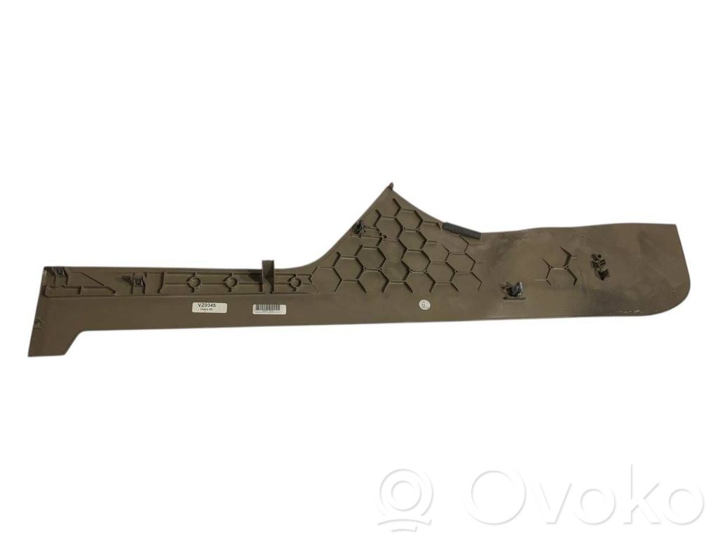 Sānu dekoratīvā apdare (priekšā)
