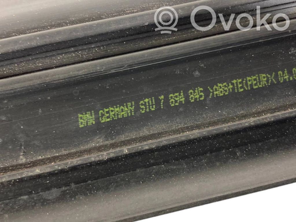 Priekšējā sliekšņa dekoratīvā apdare (iekšējā)