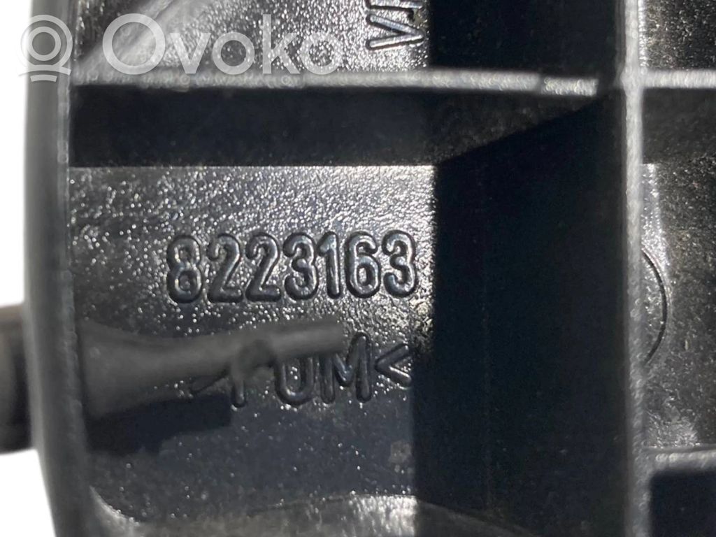 Dzinēja pārsega attaisīšanas rokturītis