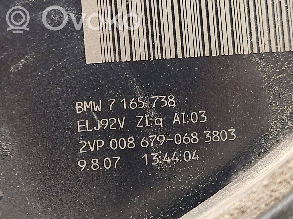 Aizmugurējais lukturis virsbūvē