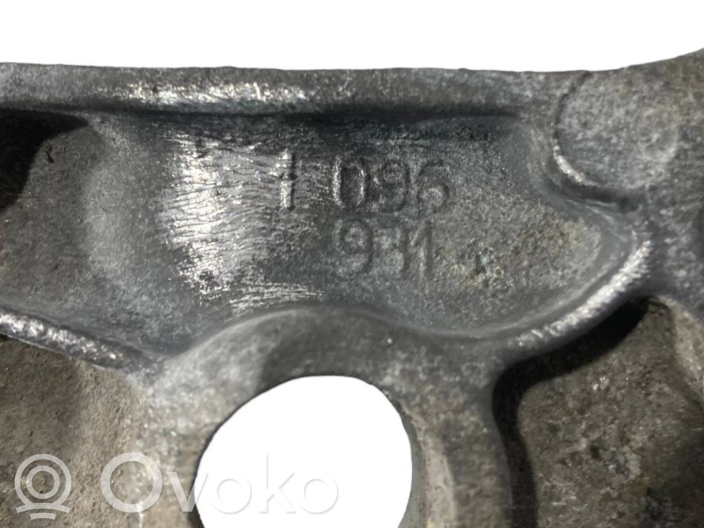 Кронштейн крепления трансмиссии