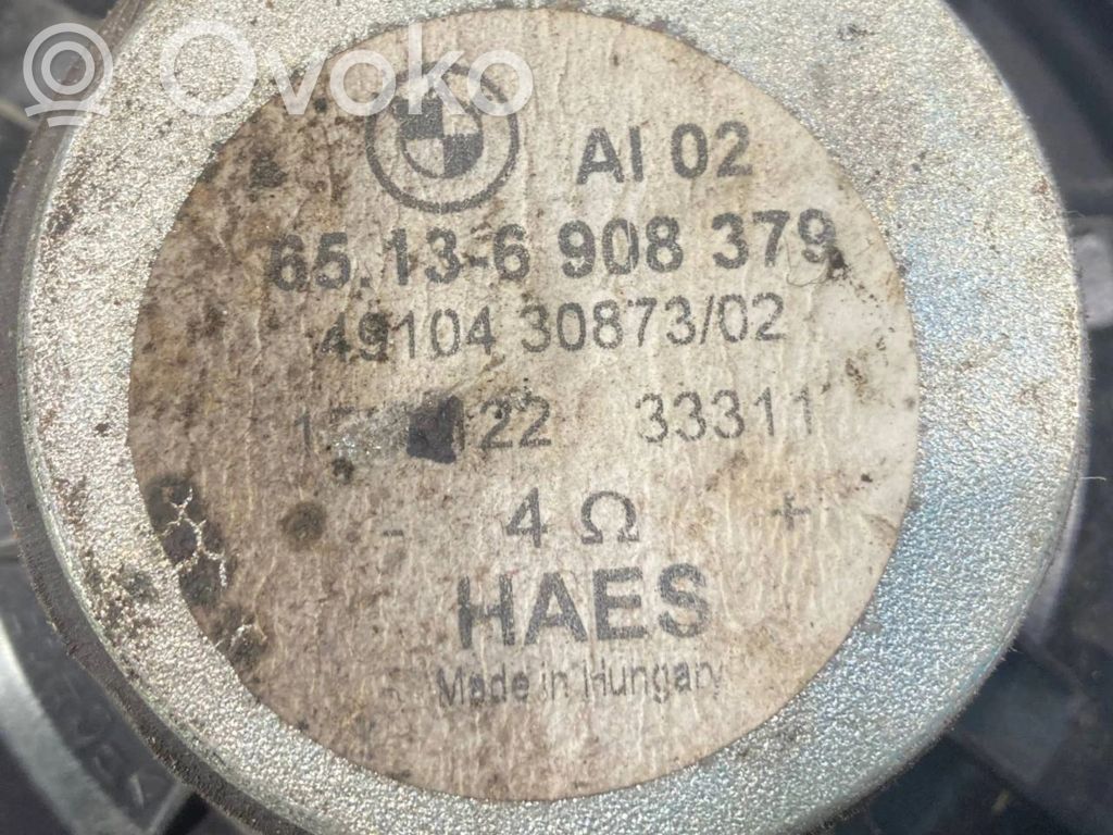 Skaļrunis (-i) priekšējās durvīs