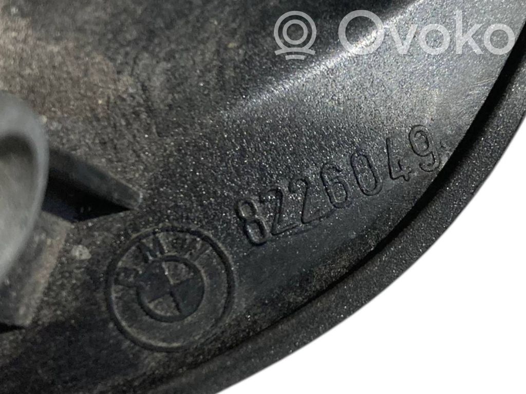 Internal opening handle