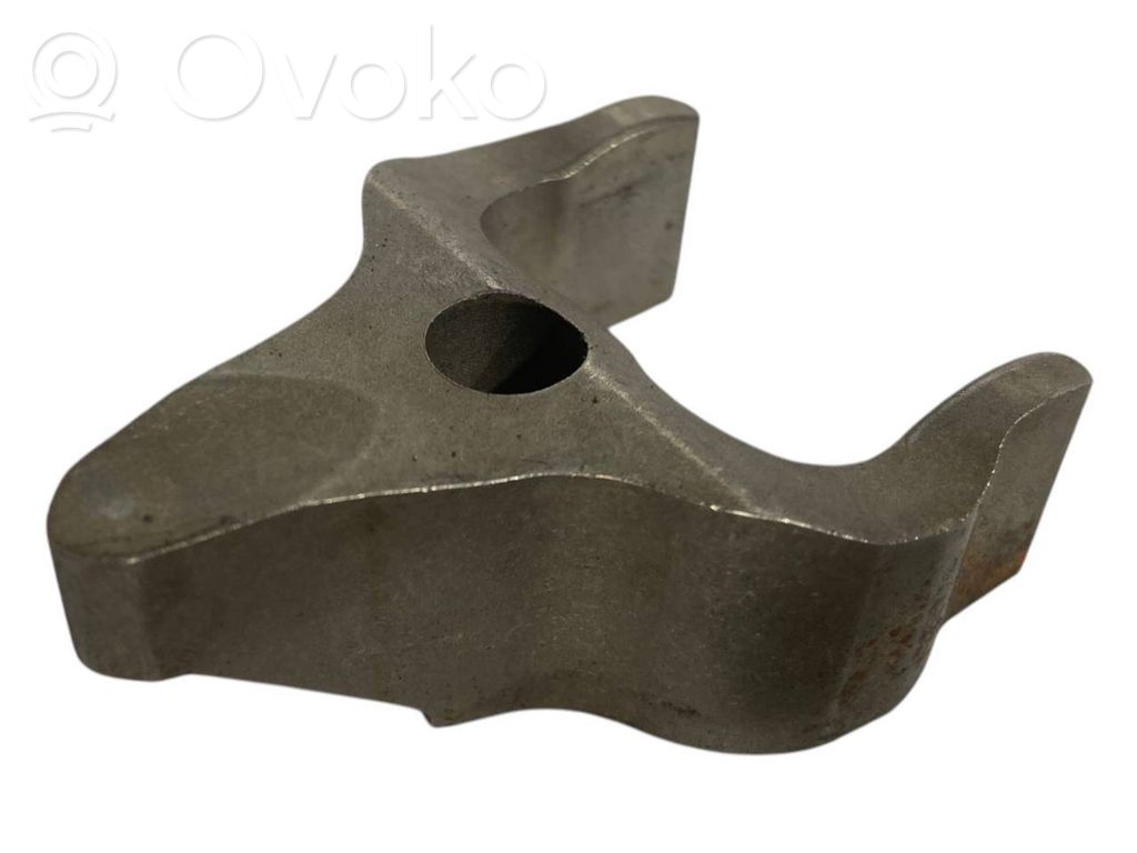 Nozzle holder/shoulder