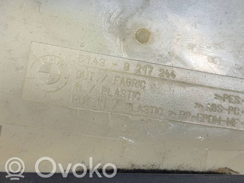 (B) statņa dekoratīvā apdare (augšdaļa)