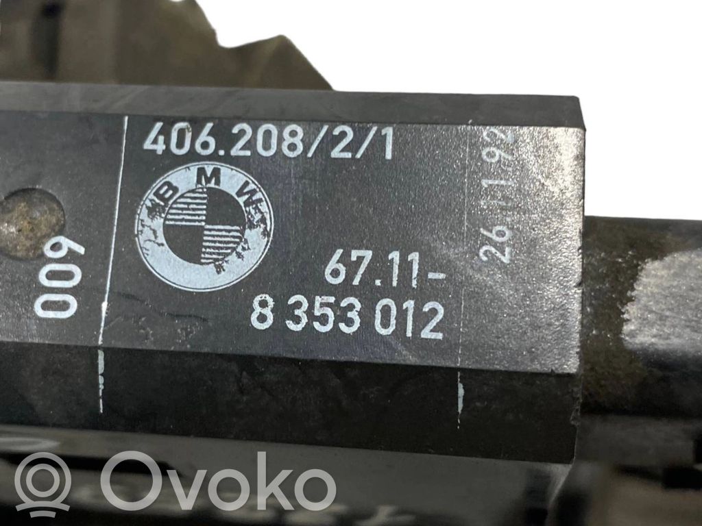 Priekšpusē slēdzene