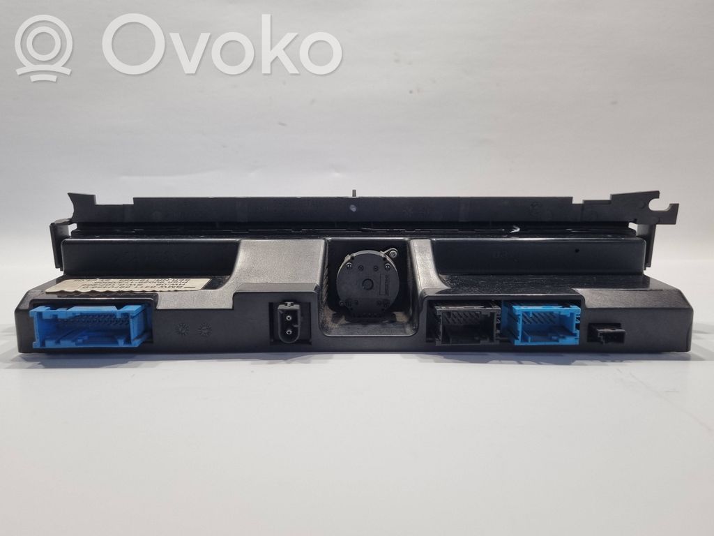 Gaisa kondicioniera / klimata kontroles / salona apsildes vadības bloks (salonā)