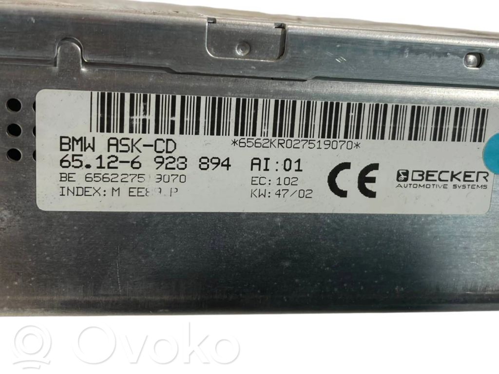 Radio / CD/DVD atskaņotājs / navigācija