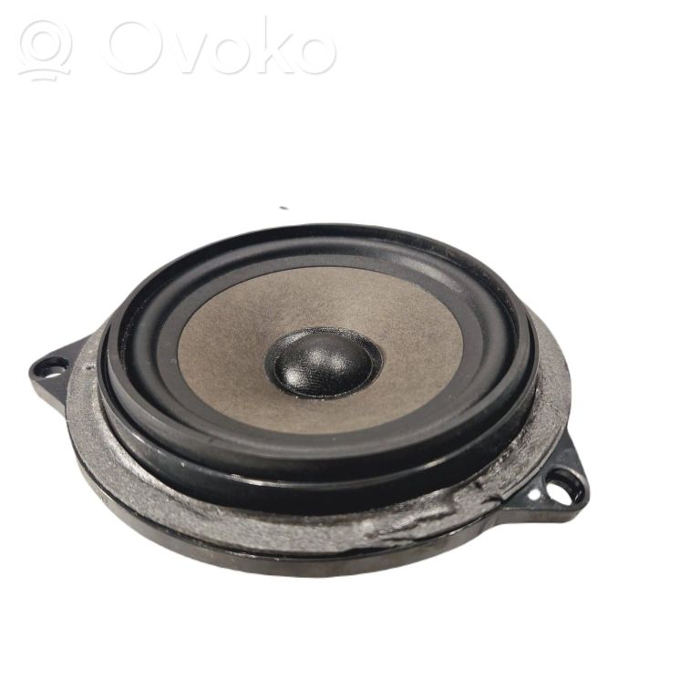 Speaker(s) in the rear door