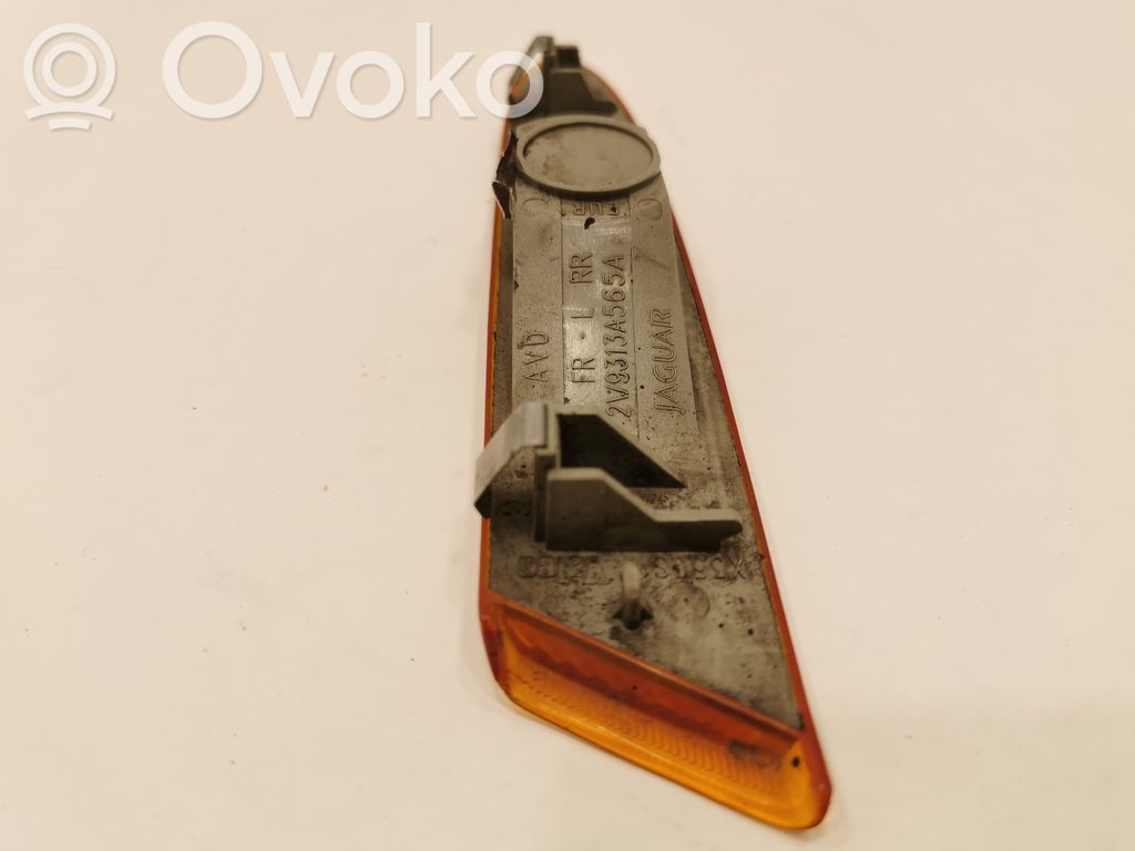 Priekšējā bufera pagrieziena rādītājs