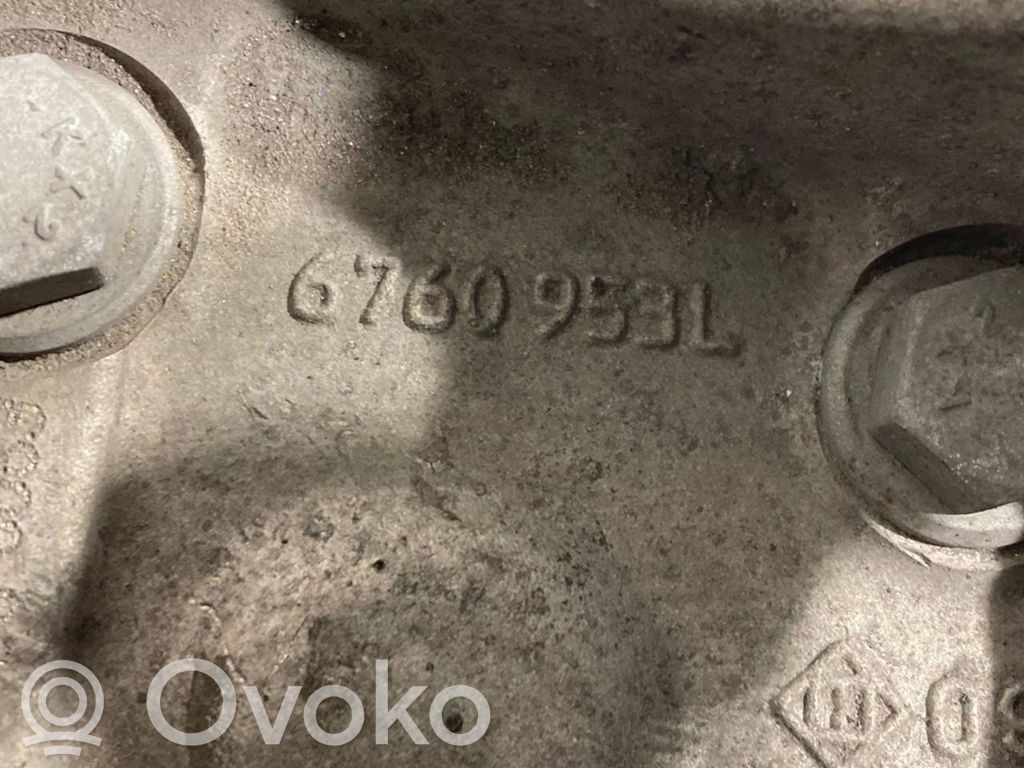 Priekšējā riteņa rumbas vārpstas šarnīrs (stupica, capfa)