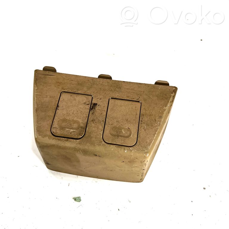 Розетка 12 В (сзади)