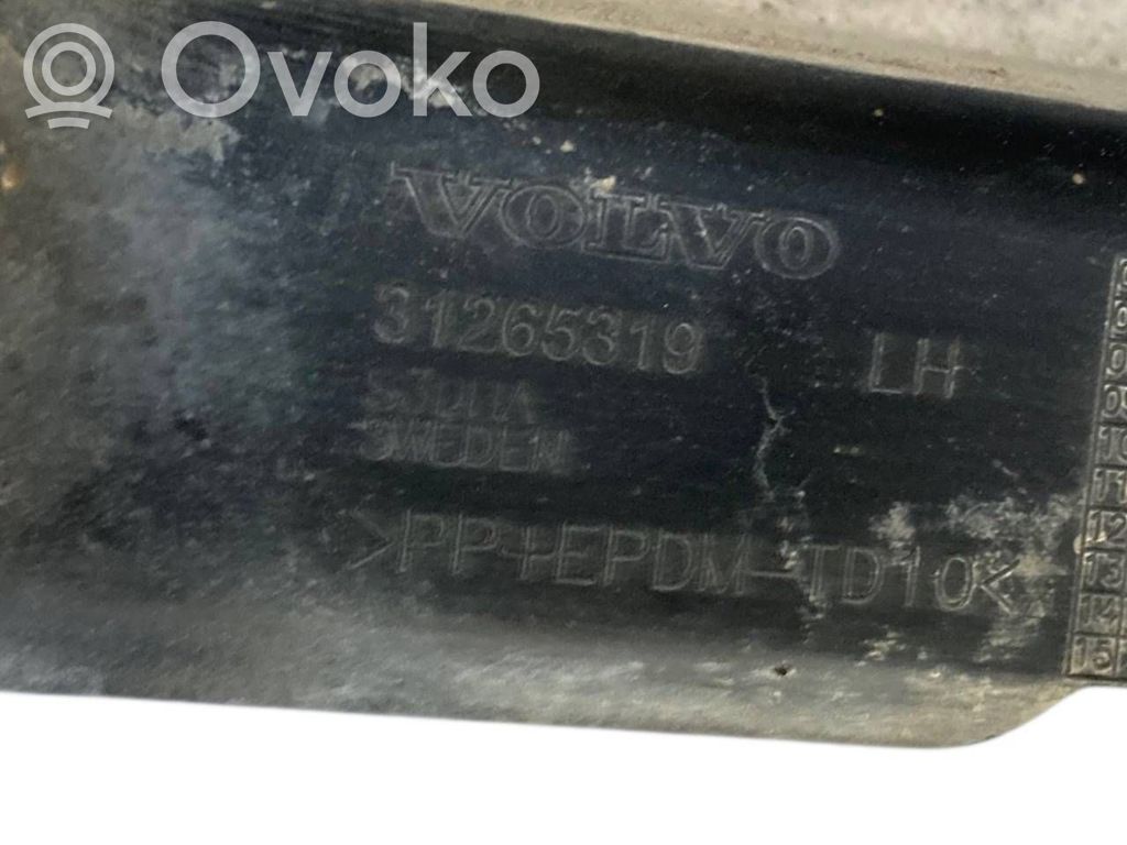 Aizmugurējā virsbūves sliekšņa dekoratīvā apdare