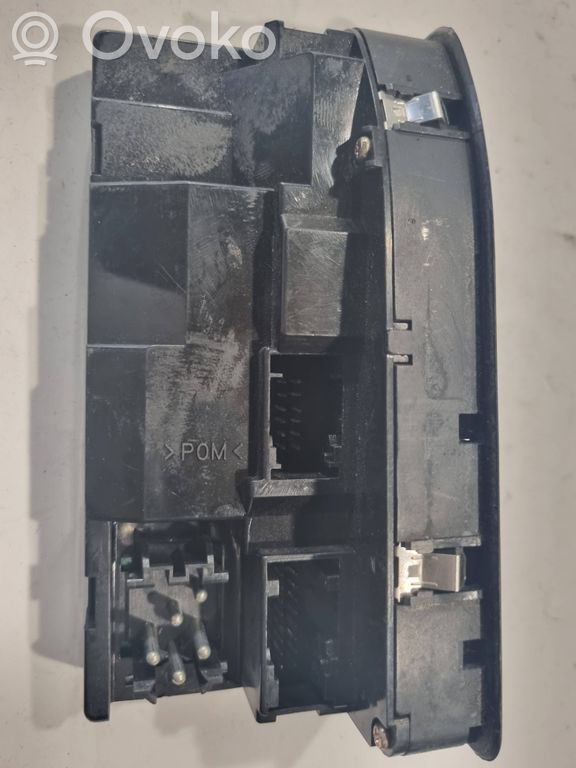 Window lift control switch(es)
