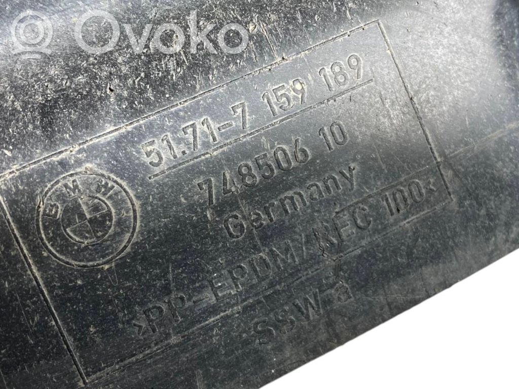 Под защитой двигателя (спереди)