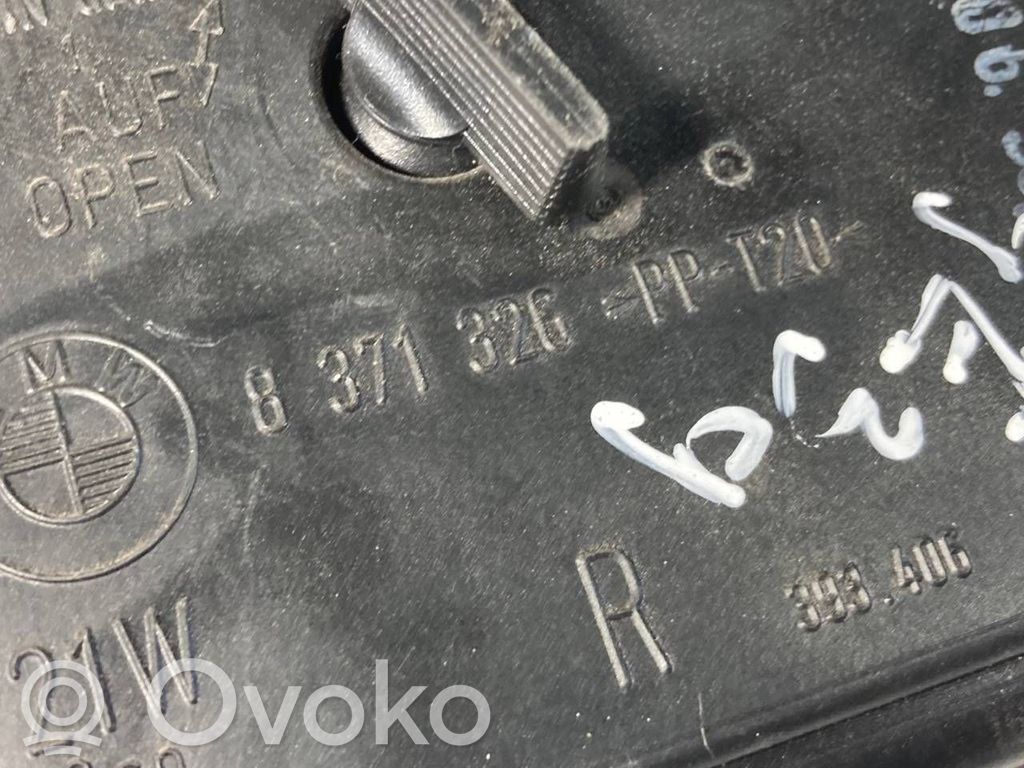 Aizmugures spuldzes vāka turētājs