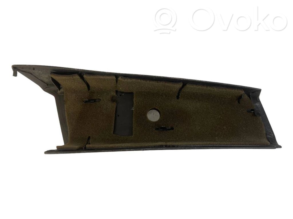 (C) statņa dekoratīvā apdare