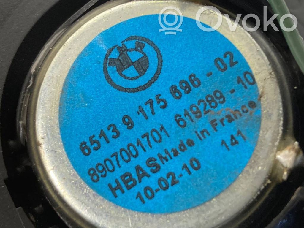 Skaļrunis (-i) priekšējās durvīs