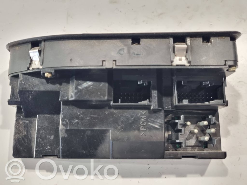 Window lift control switch(es)
